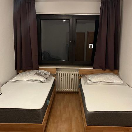 Zimmer Fuer Monteure, Handwerker Oder Reisende Essen Bagian luar foto