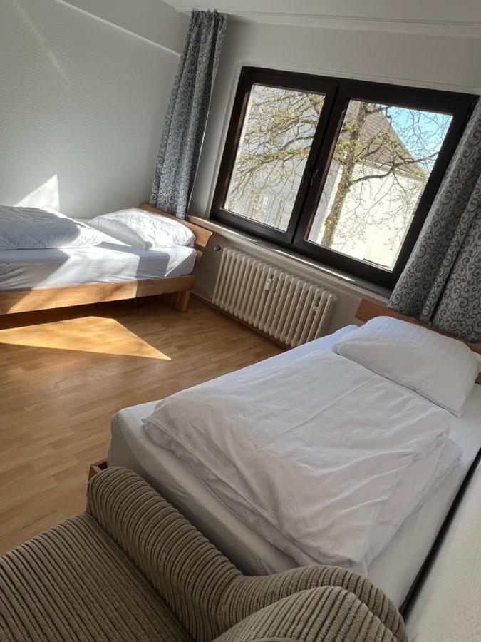 Zimmer Fuer Monteure, Handwerker Oder Reisende Essen Bagian luar foto