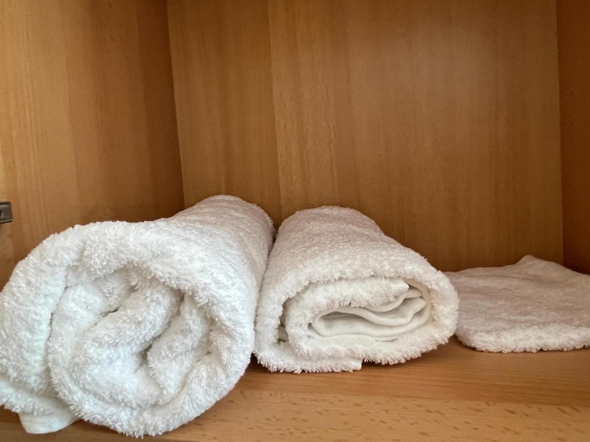 Zimmer Fuer Monteure, Handwerker Oder Reisende Essen Bagian luar foto