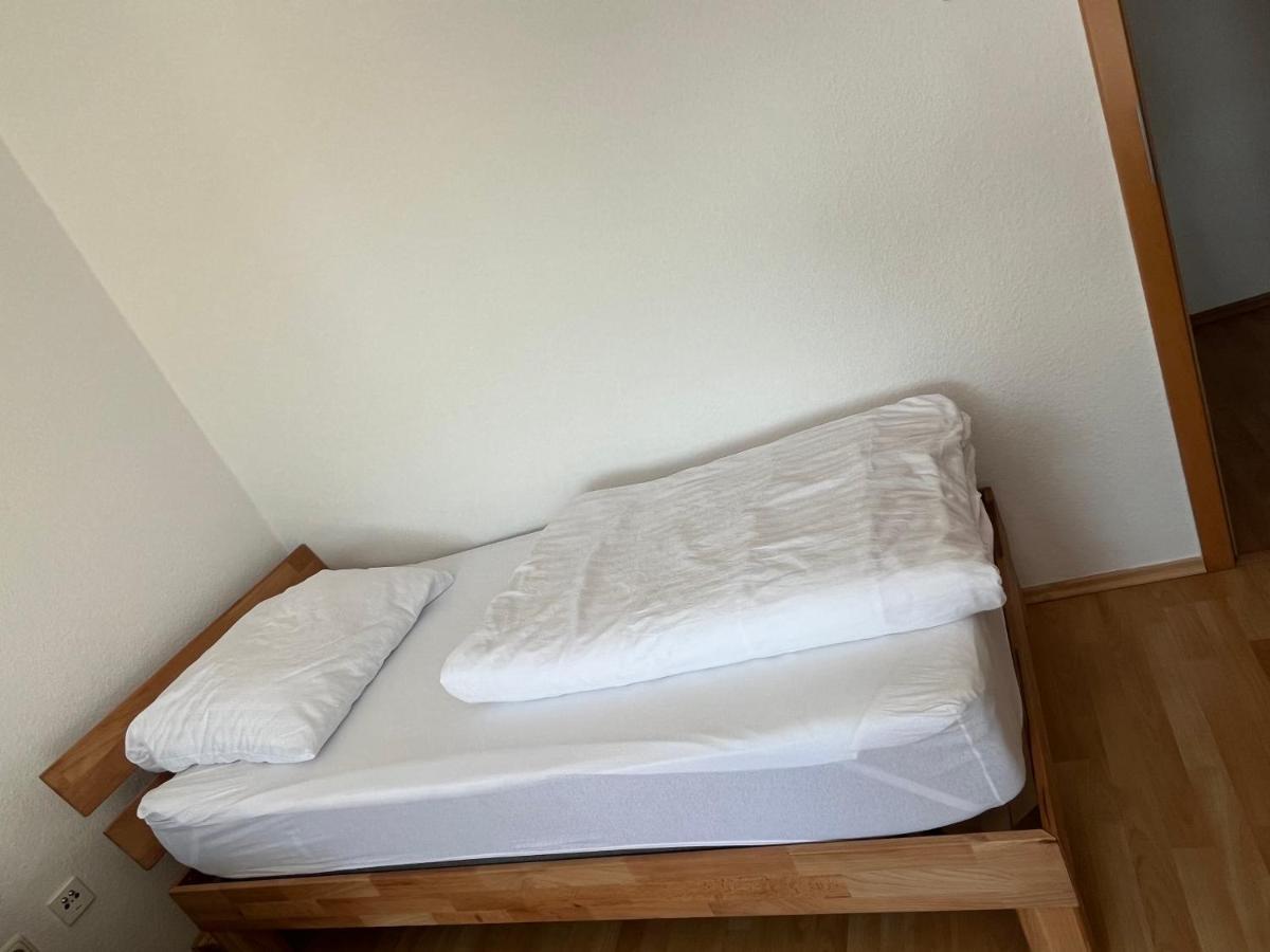 Zimmer Fuer Monteure, Handwerker Oder Reisende Essen Bagian luar foto
